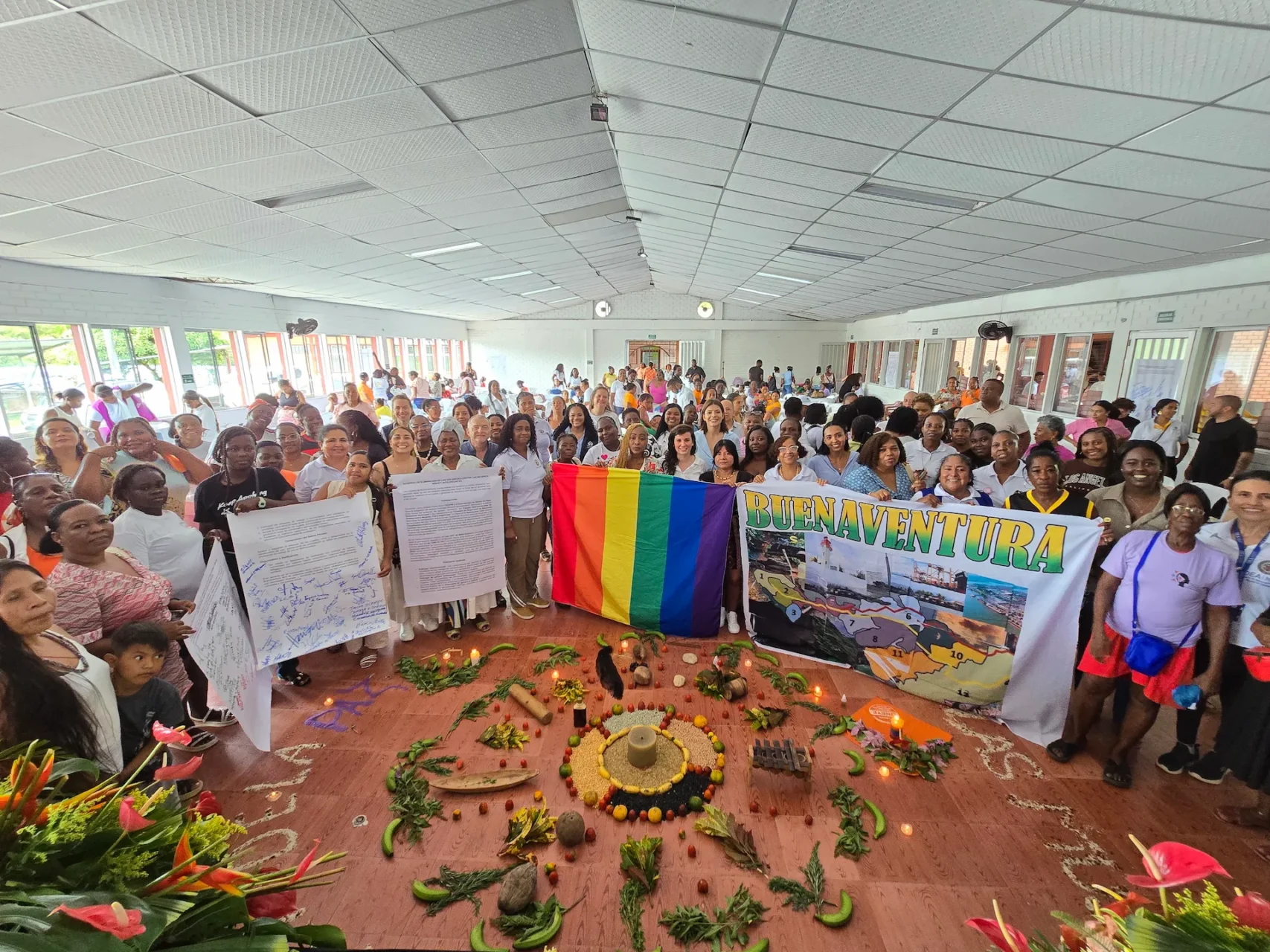 Mujeres de Buenaventura consolidan acuerdo de paz y avanzan en la territorialización del PAN1325 mujeres de buenaventura consolidan acuerdo de paz 002